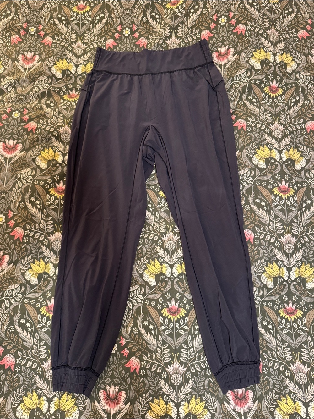 lululemon Sun Setter Joggers size 8